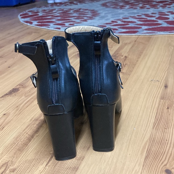 Gorgeous strappy heels size 8 - Picture 2 of 4